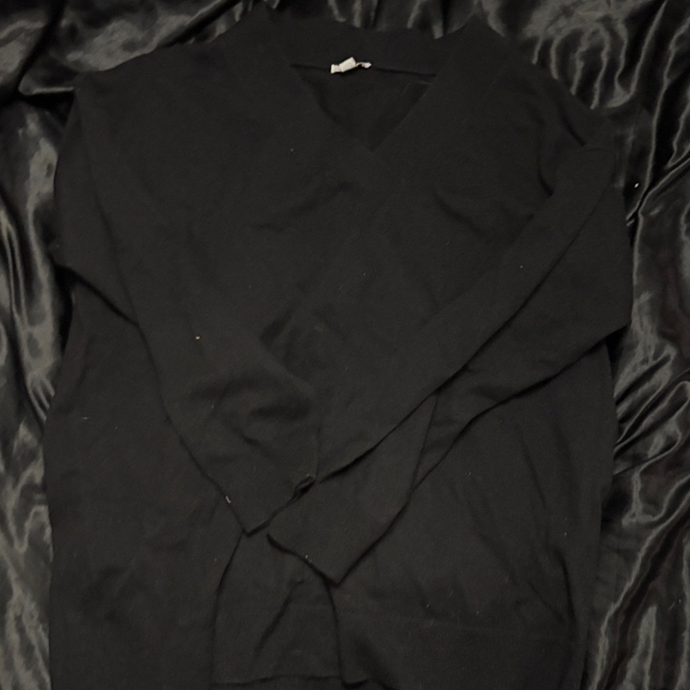 GAP Women's Black V-Neck Sweater